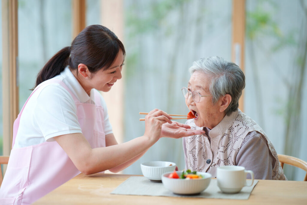 食事介助シーン