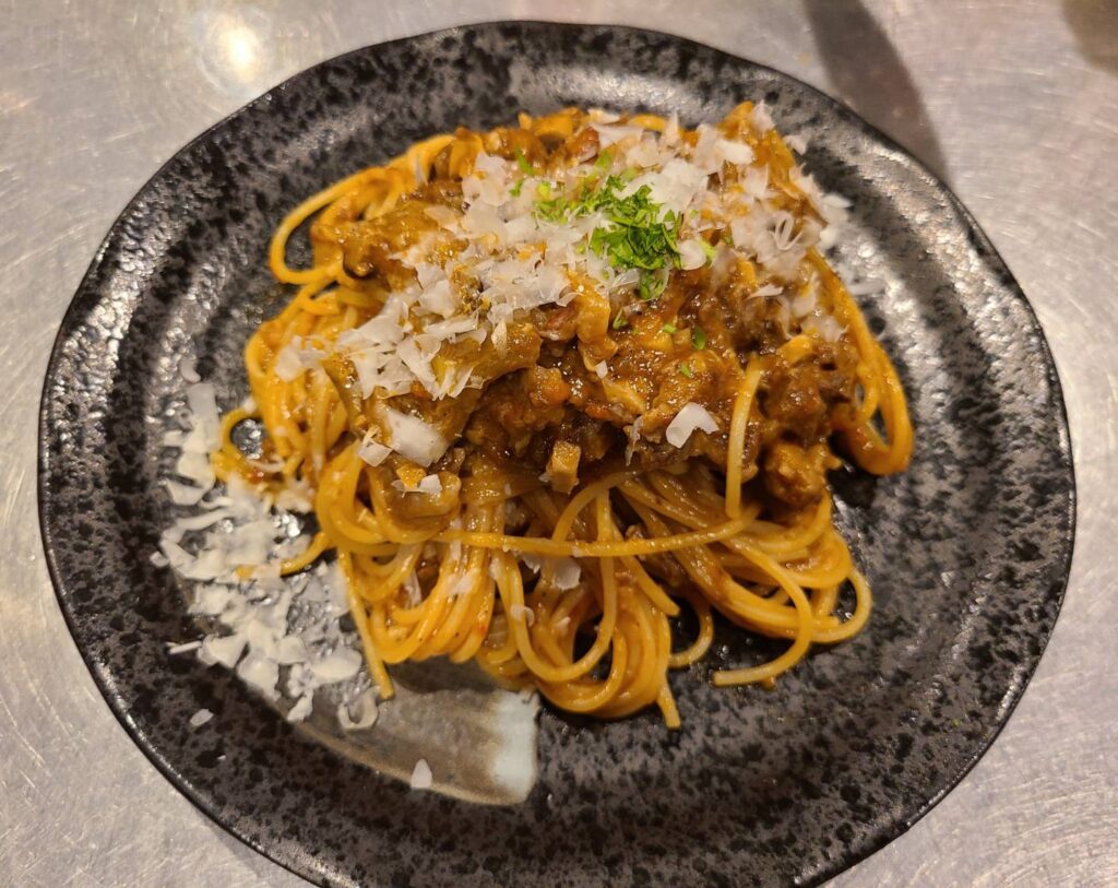 焼肉用のお肉の端材で作ったボロネーゼパスタ